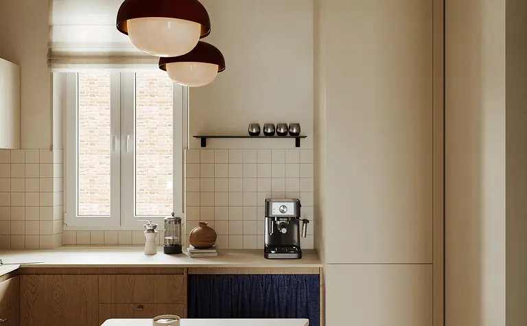 Kuchnia w stylu soft minimalizm i tradycyjnym z drewnem i jasnymi detalami.