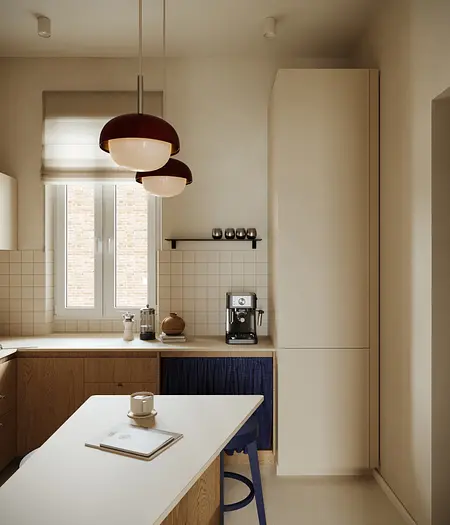 Kuchnia w stylu soft minimalizm i tradycyjnym z drewnem i jasnymi detalami.