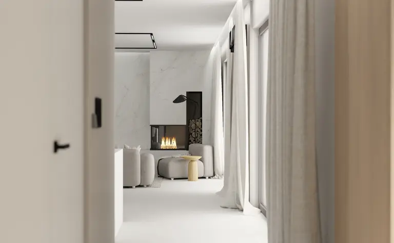 Wnętrze salonu z nowoczesnym kominkiem, jasnymi meblami i zasłonami w stylu quiet luxury.