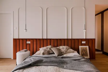 Sypialnia z elementami art deco, nowoczesnymi akcentami i vintage dodatkami.