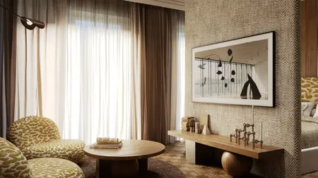 Wnętrze salonu z beżowymi fotelami, drewnianym stolikiem, zasłonami, styl dopamine decor, eklektyczny, quiet luxury.
