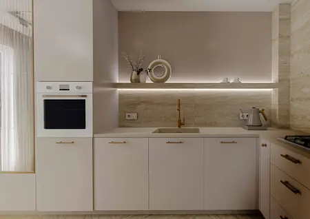 Kuchnia w stylu boho, nowoczesnym i skandynawskim z jasnymi meblami i naturalnymi materiałami.