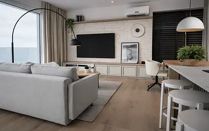 Wnętrze salonu w stylu japandi i minimalistycznym z szarymi meblami.