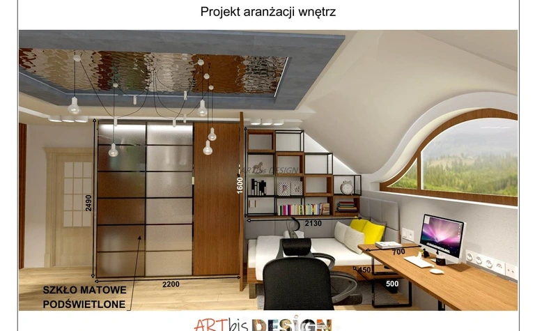 Wnętrze eklektycznego pokoju z biurkiem, regałem i dużym oknem.
