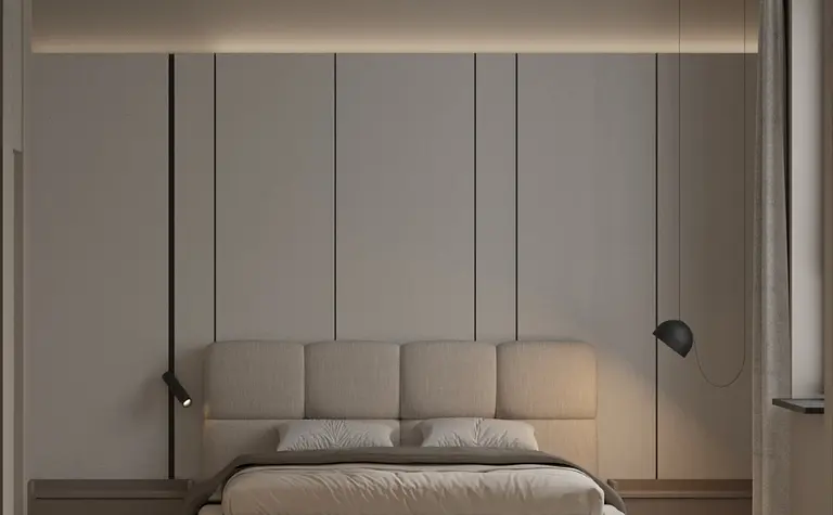 Sypialnia z beżowym łóżkiem, minimalistycznym wystrojem i jasnymi ścianami.