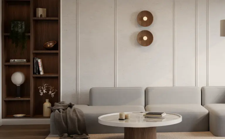 Wnętrze salonu w stylu skandynawskim i minimalistycznym z szarym narożnikiem i drewnianymi detalami.