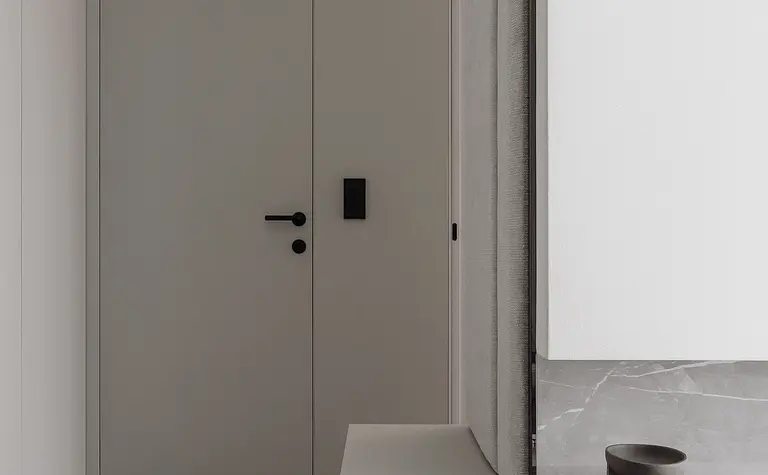 Nowoczesny przedpokój z szarymi ścianami, białym furniturem i marmurową podłogą.