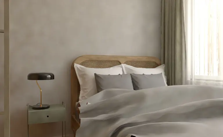 Sypialnia w stylu soft minimalizm z vintage akcentami, nowoczesne łóżko, szare zasłony.