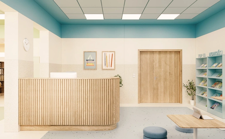 Recepcja z drewnianym blatem i niebieskimi ścianami, styl dopamine decor, eklektyczny, nowoczesny, współczesny.