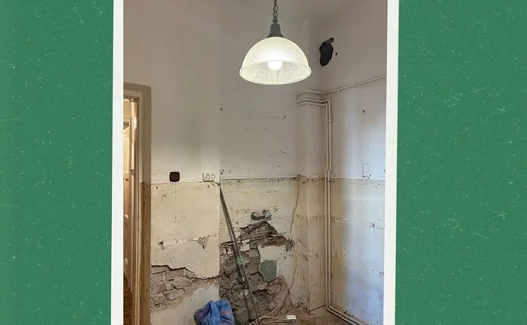 Kuchnia w trakcie remontu z tradycyjnymi akcentami i soft minimalizmem.